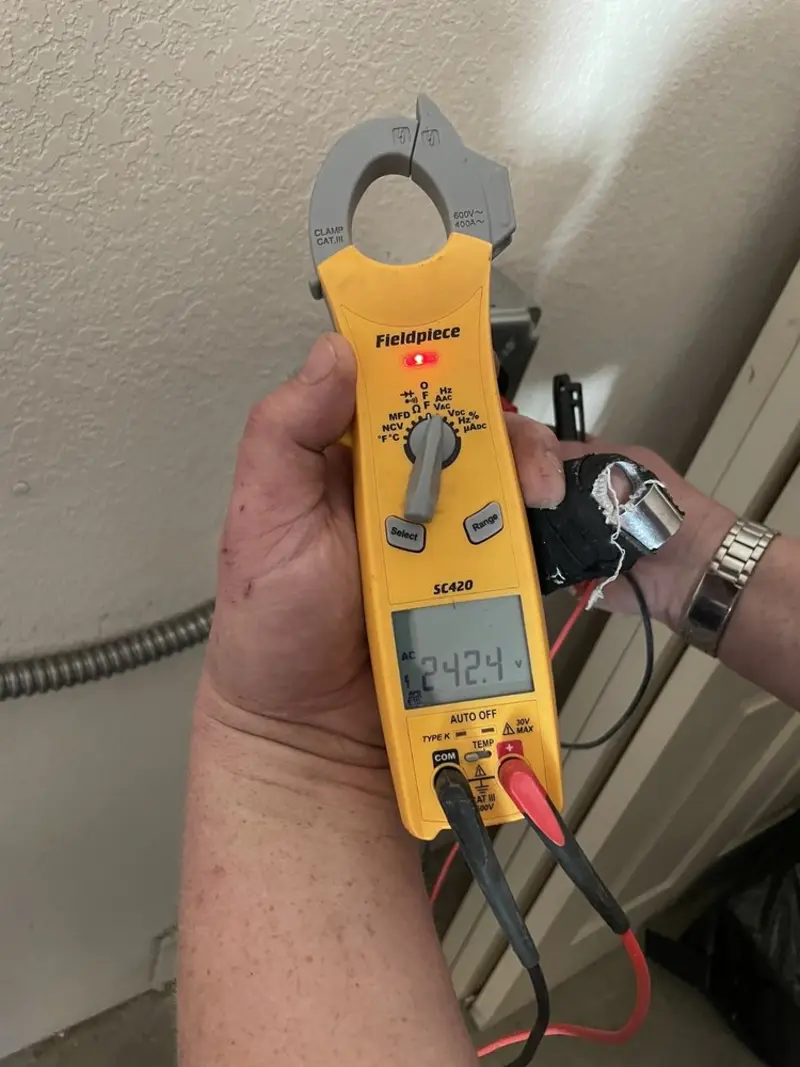 Voltage testing with clamp meter during Aluminum Wiring Replacement in Flowing Wells